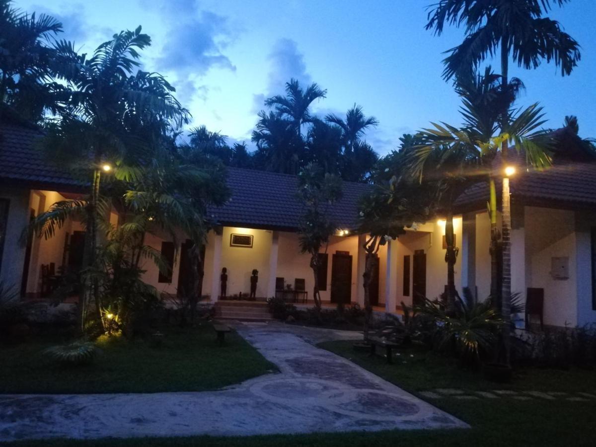 Villa Тхахек Екстериор снимка