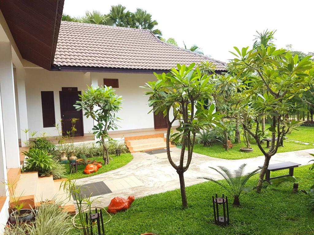 Villa Тхахек Екстериор снимка