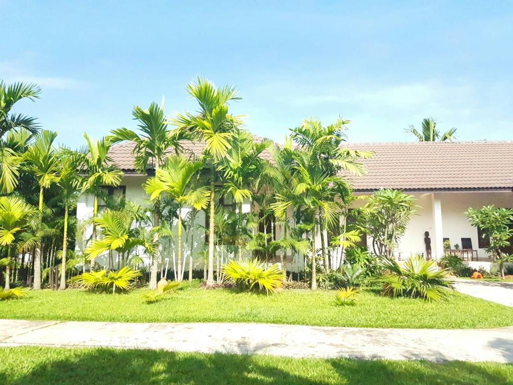 Villa Тхахек Екстериор снимка