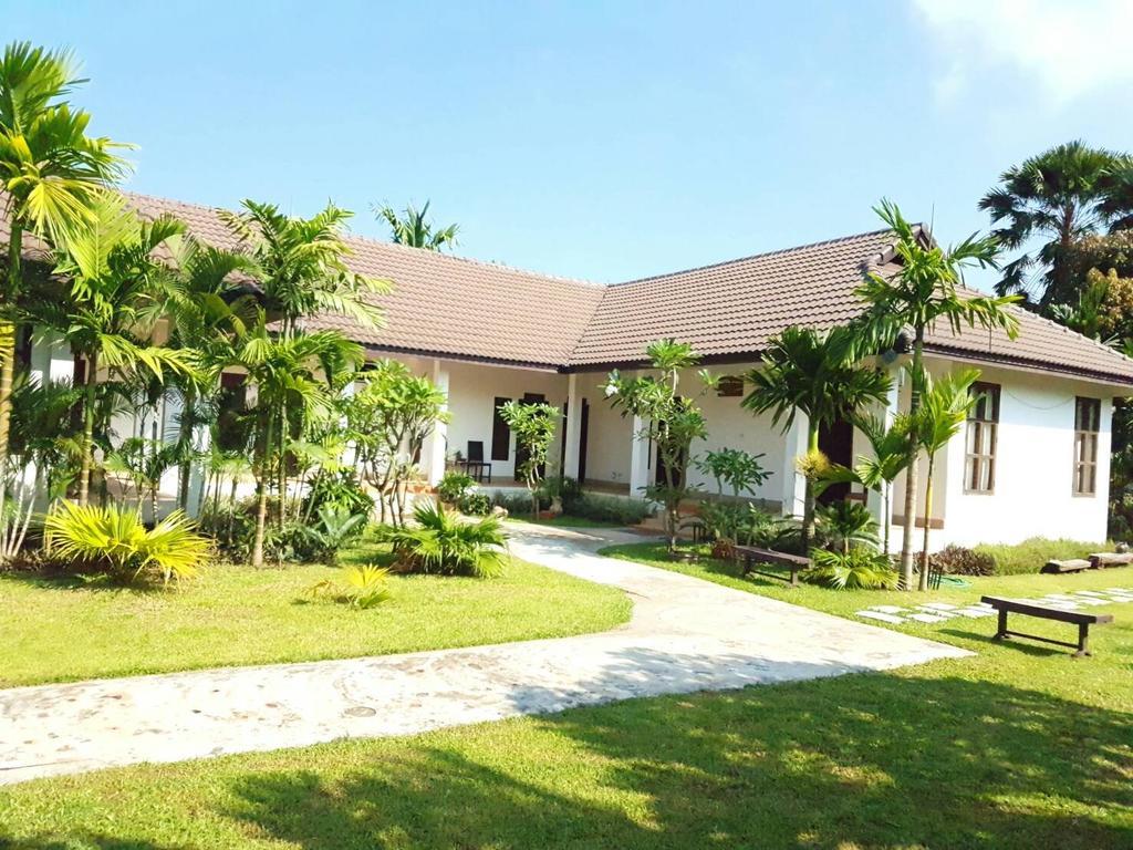 Villa Тхахек Екстериор снимка