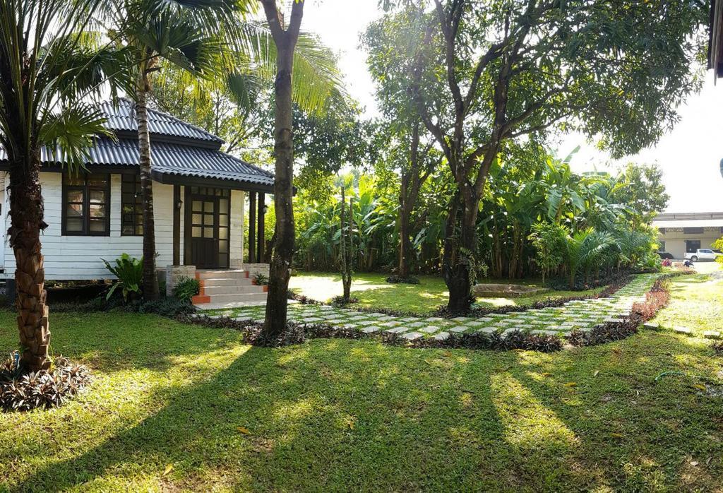 Villa Тхахек Екстериор снимка