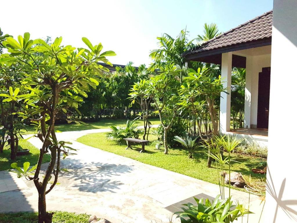 Villa Тхахек Екстериор снимка