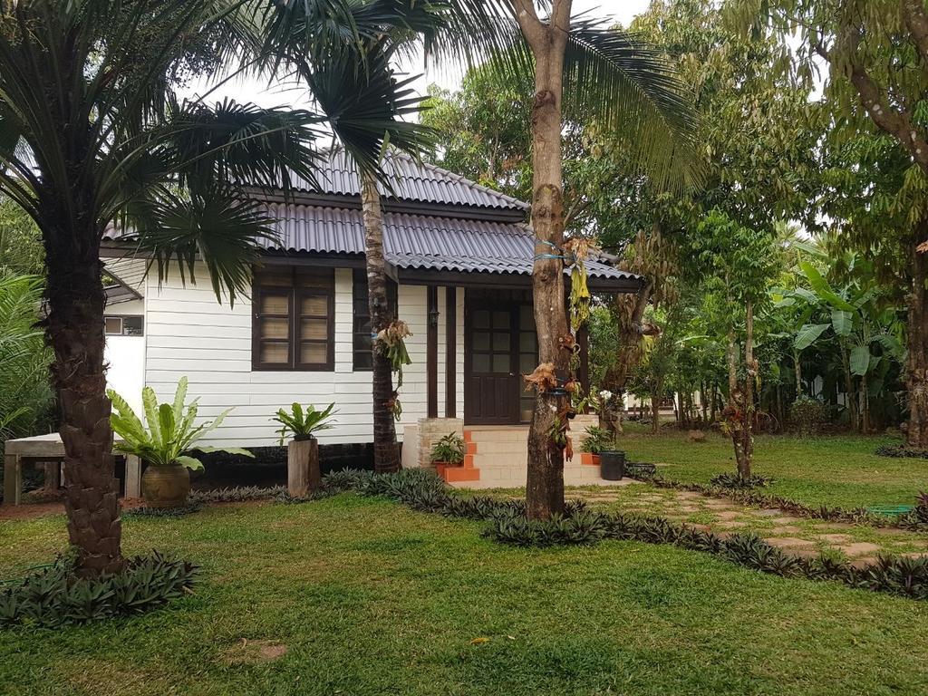 Villa Тхахек Екстериор снимка