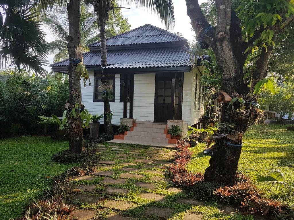 Villa Тхахек Екстериор снимка