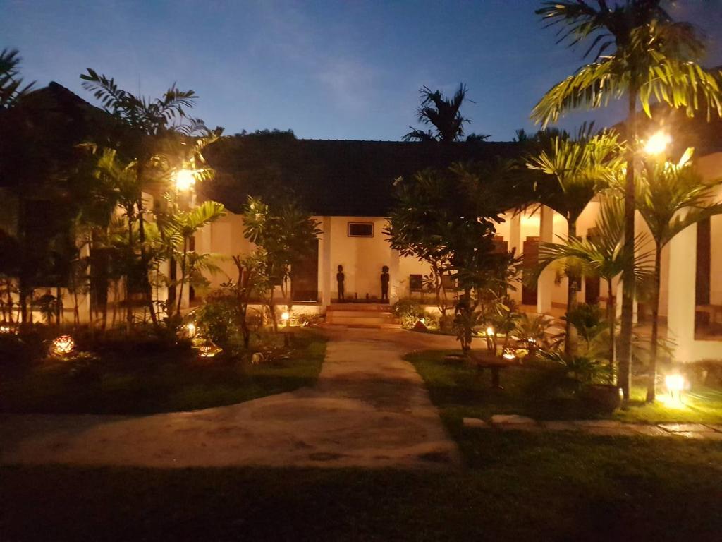 Villa Тхахек Екстериор снимка