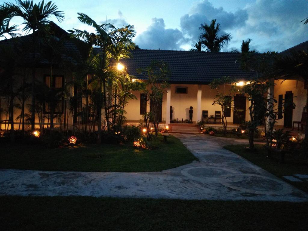 Villa Тхахек Екстериор снимка