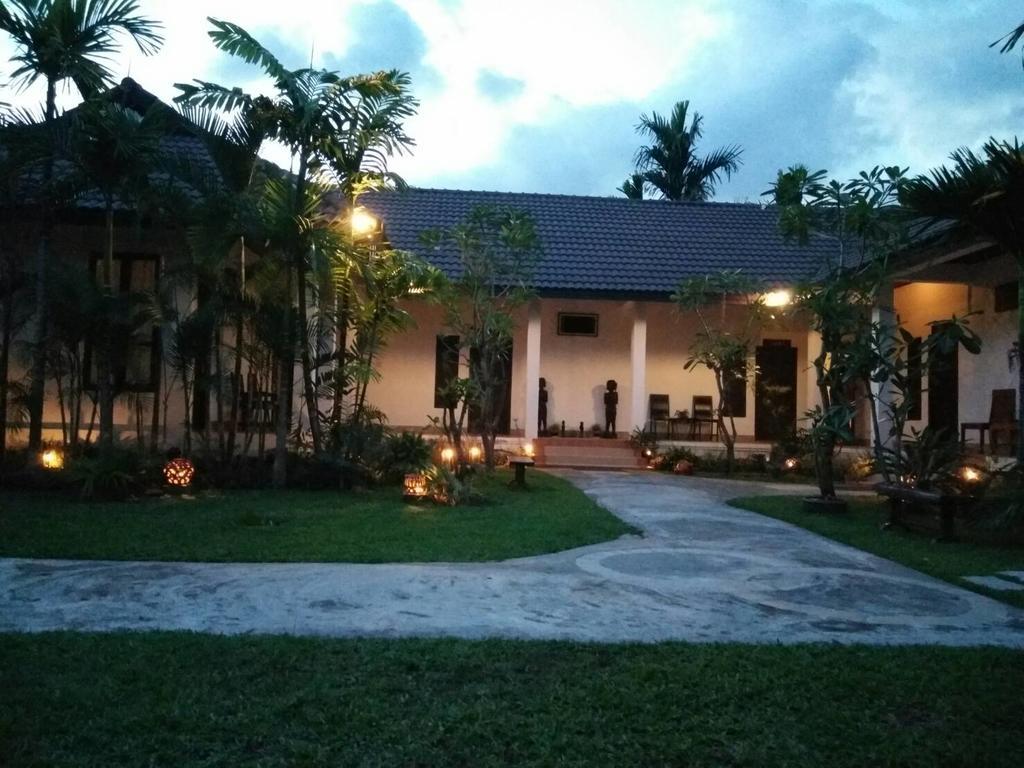 Villa Тхахек Екстериор снимка