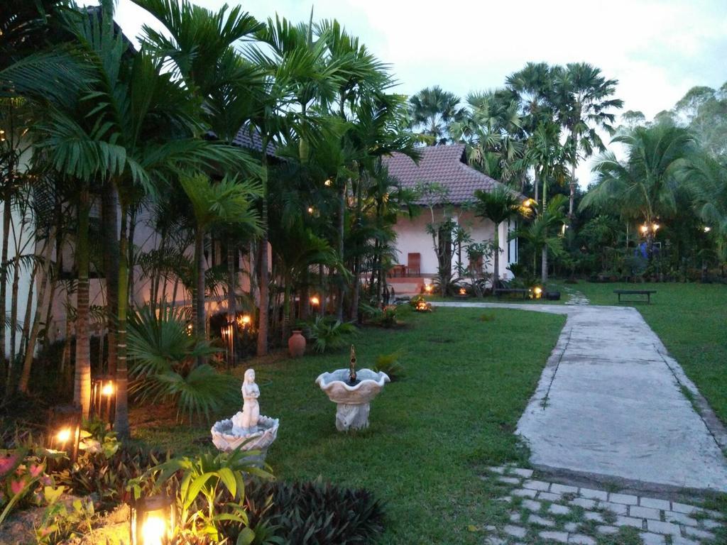 Villa Тхахек Екстериор снимка
