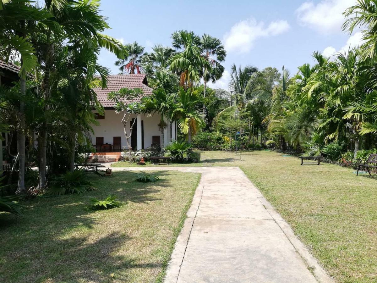 Villa Тхахек Екстериор снимка