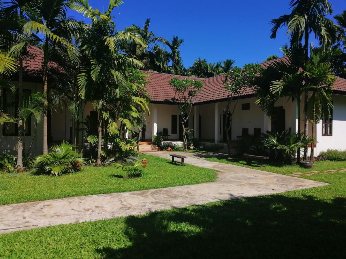 Villa Тхахек Екстериор снимка
